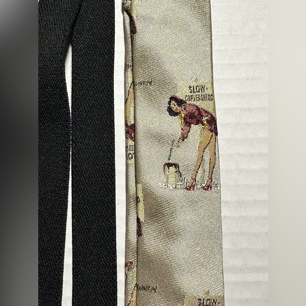 Cole Haan Suspenders Made In USA Beige Pin-up Woman Slow Curves Ahead Rare 50in. - Picture 5 of 13